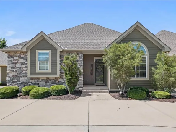 16894 S Bradley Dr, Olathe, KS 66062