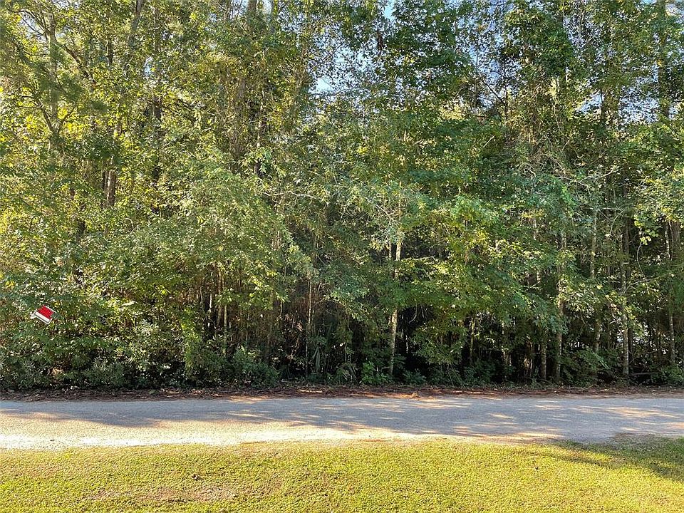 Beautiful treed lot!