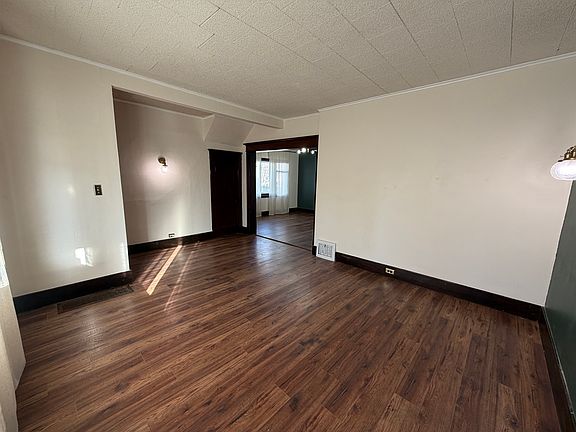 5th image of 225 Stevenson St