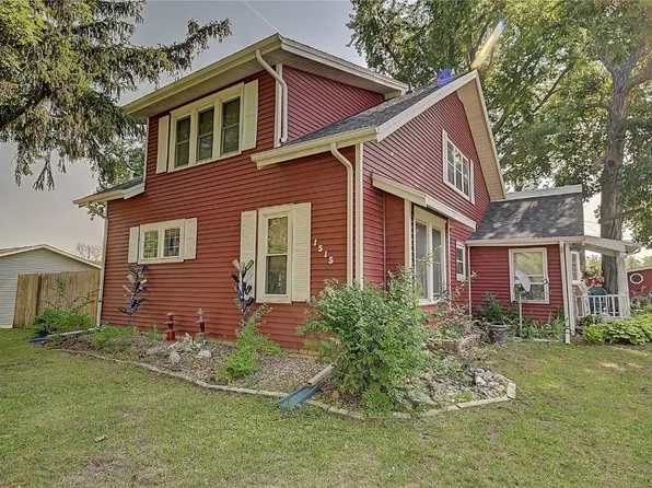 1515 Woodside Dr NW, Cedar Rapids, IA 52405