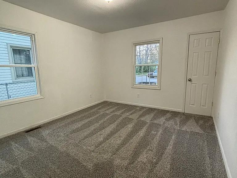 1252 Corby Blvd — Photo 8