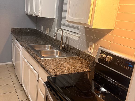 2nd image of 2914 S Fielder Rd