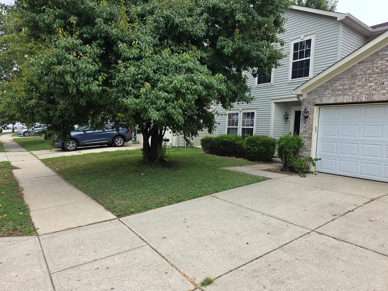 3 bed, 2.5 bath, 1777 sqft, $2,000 — Photo 2