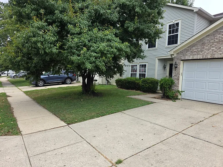 10856 Emery Dr — Photo 2