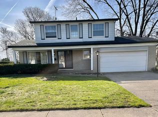 4154 Gatesford Circle Dr, Troy, MI 48085