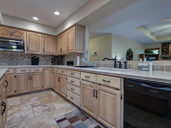 3rd image of 2575 W Canyonwood Ct