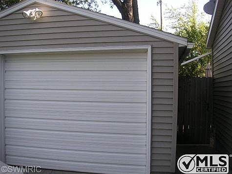 4th image of 1209 Pennoyer Ave