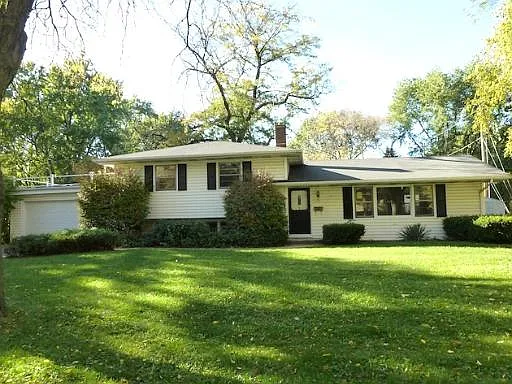 921 Lilac Ln photo 1