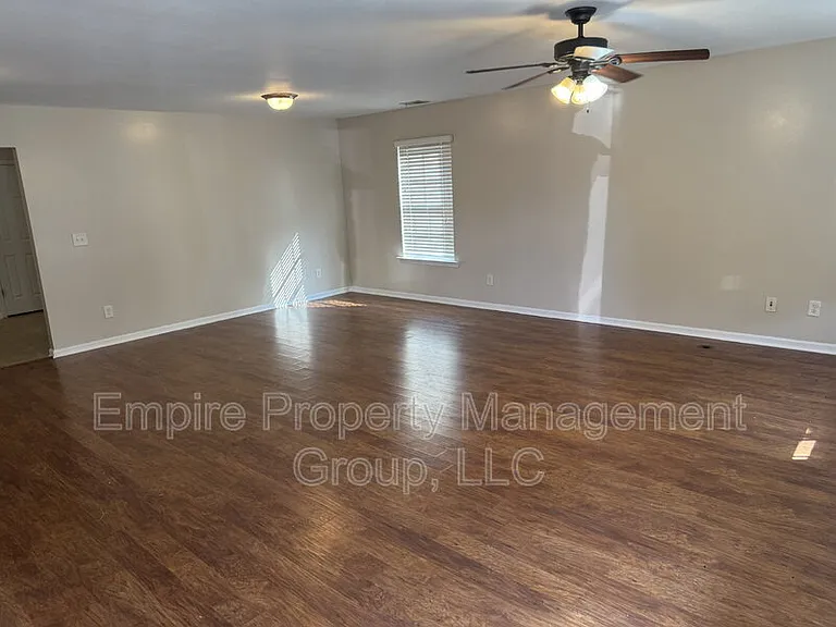 209 Sunday Silence Ln — Photo 2