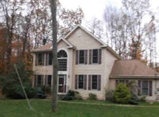 1553 Belgravia Dr, Tobyhanna, PA