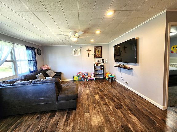 4th image of 33 Evergreen Ln