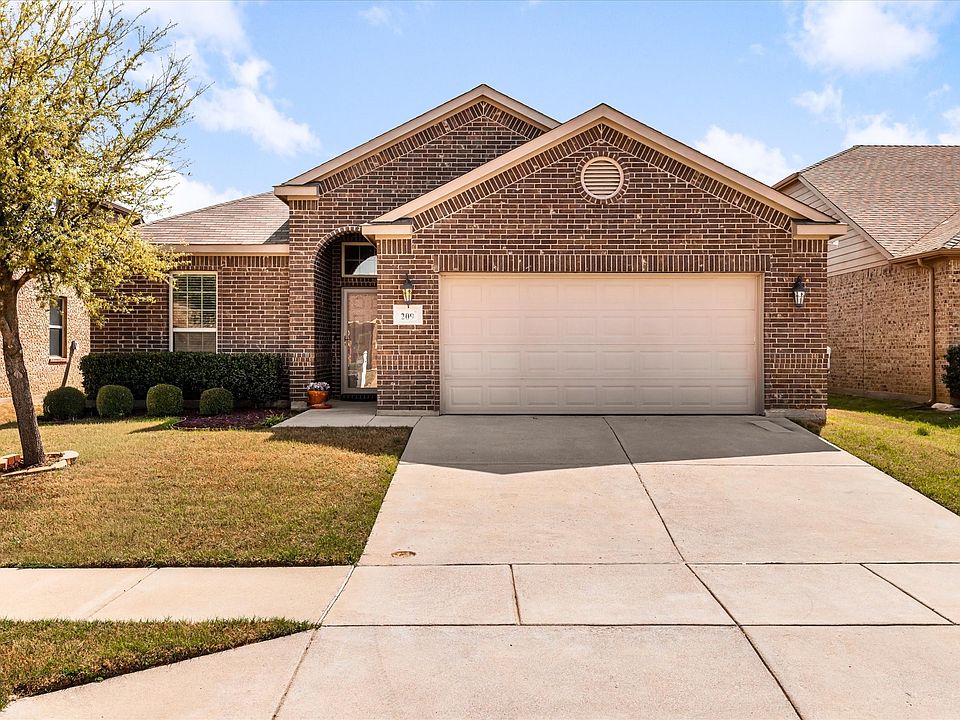 1st image of 209 Emerald Creek Dr