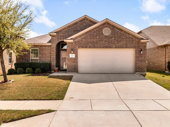 209 Emerald Creek Dr, Fort Worth, TX 76131