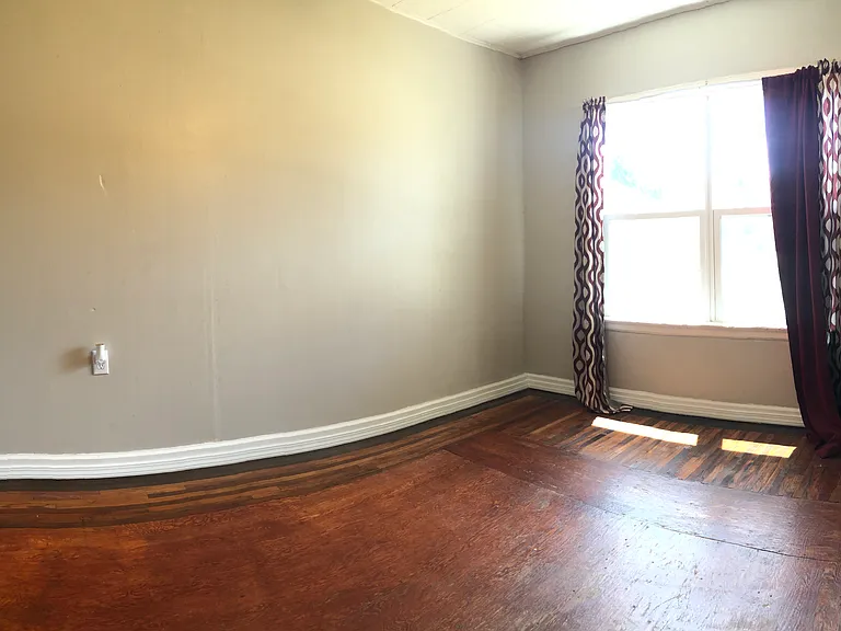 209 Main St — Photo 5