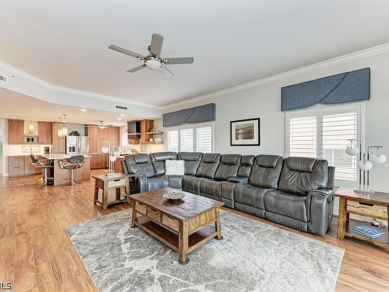 14813 Laguna Dr #401 — Photo 12