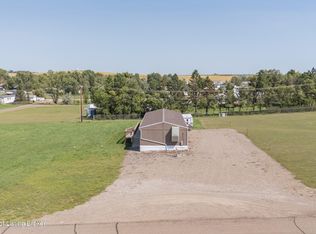 122 11th St SE, Dickinson, ND 58601