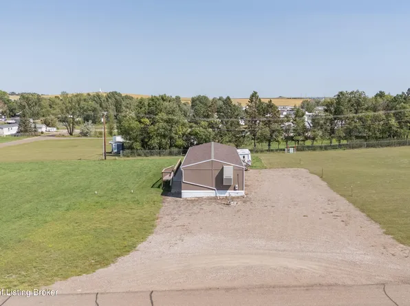 122 11th St SE, Dickinson, ND 58601