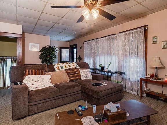 4th image of 605 Maple Ave