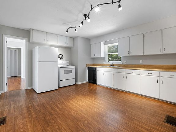 5th image of 944 Spottswood Dr