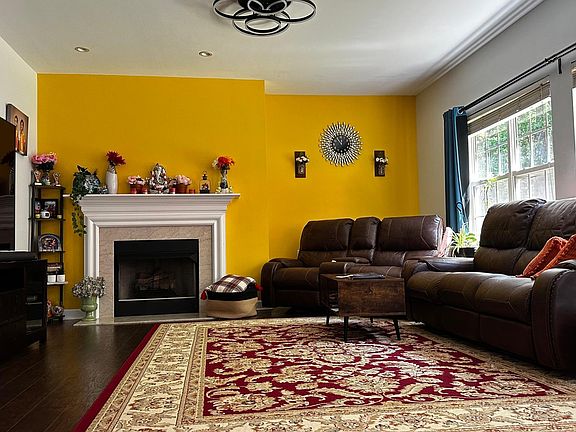 2nd image of 8280 Chatham Oaks Dr