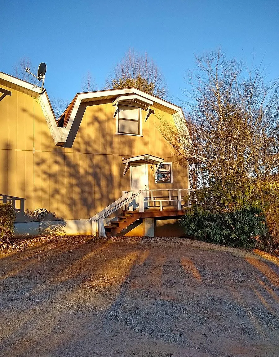 1 bed, 1.5 bath, 600 sqft, $795 — Photo 1
