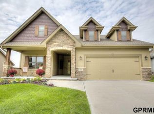 7020 S 100th Cir, La Vista, NE 68128