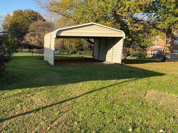 4th image of 628 Sandusky Dr