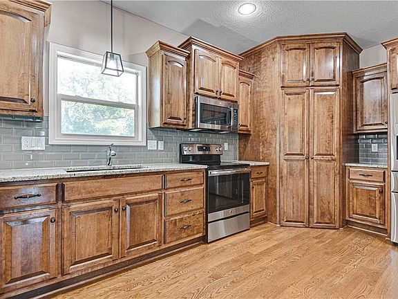 4th image of 5045 NW Timberline Dr