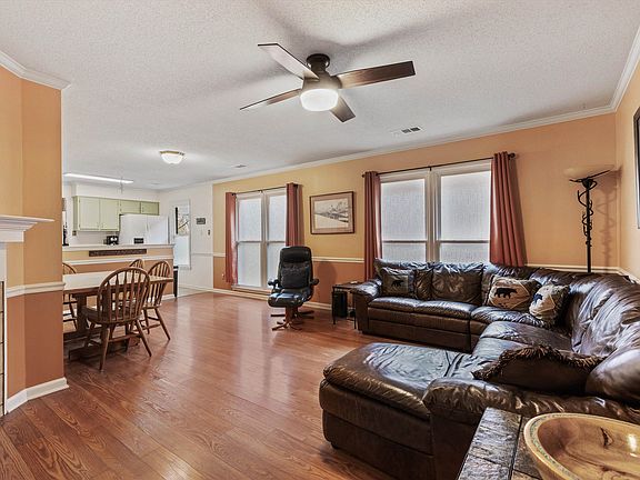 5th image of 382 Booth Ln