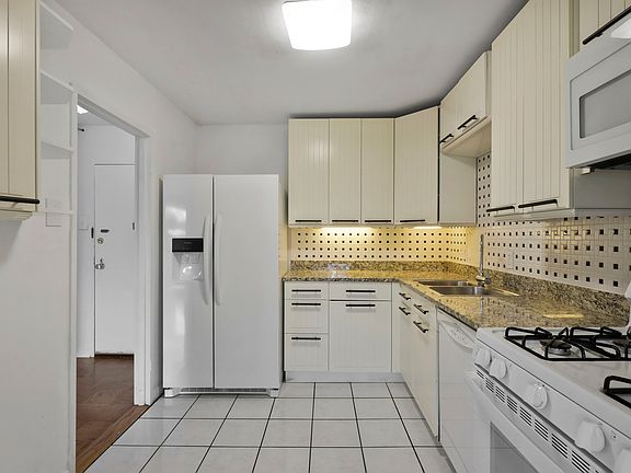 2nd image of 4501 Arlington Blvd APT 400