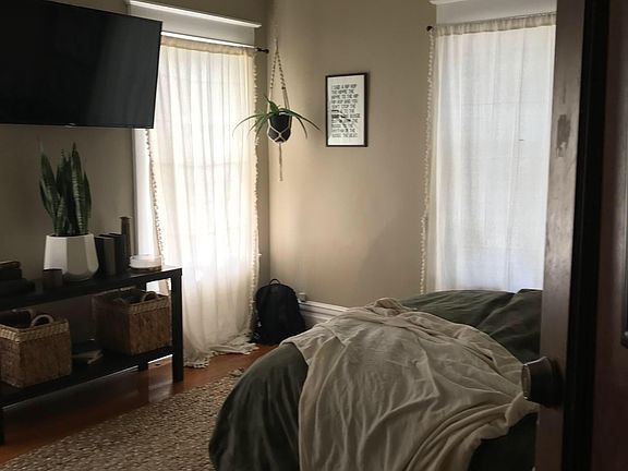 3rd image of 336 Grosvenor Ave