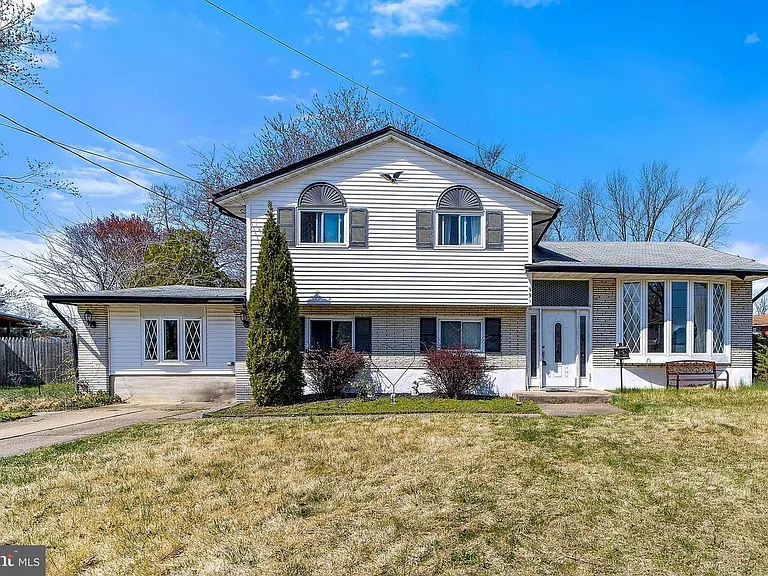 991 Sherbrook Cir — Photo 3