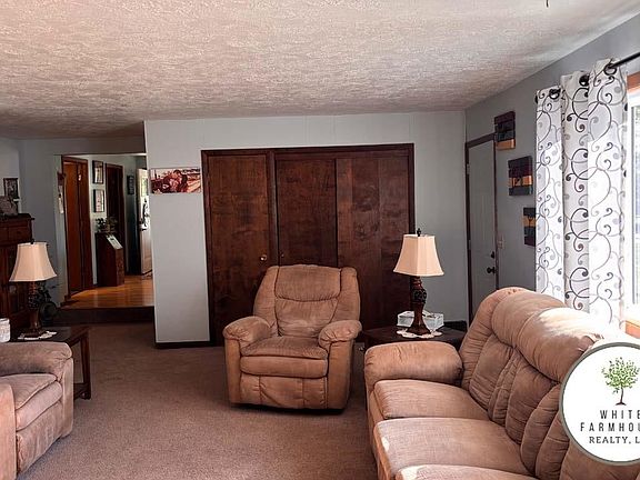 3rd image of 607 W 2nd St