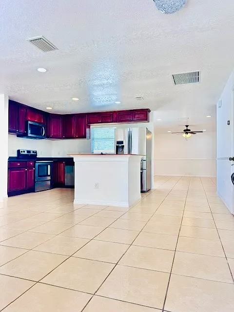 3 bed, 1380 sqft, $2,350 — Photo 4