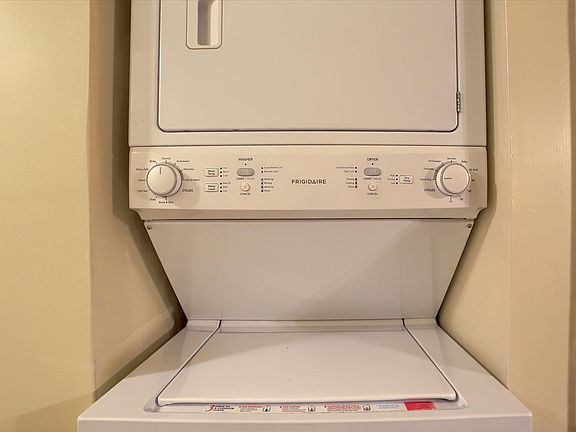 Washer/Dryer in Unit