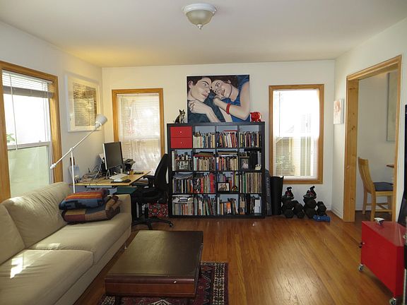 2nd image of 821 1/4 20th St #821-1/4