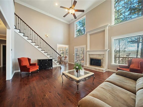 5th image of 320 Satterwhite Dr