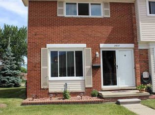 8227 Dartmouth Dr, Warren, MI 48093
