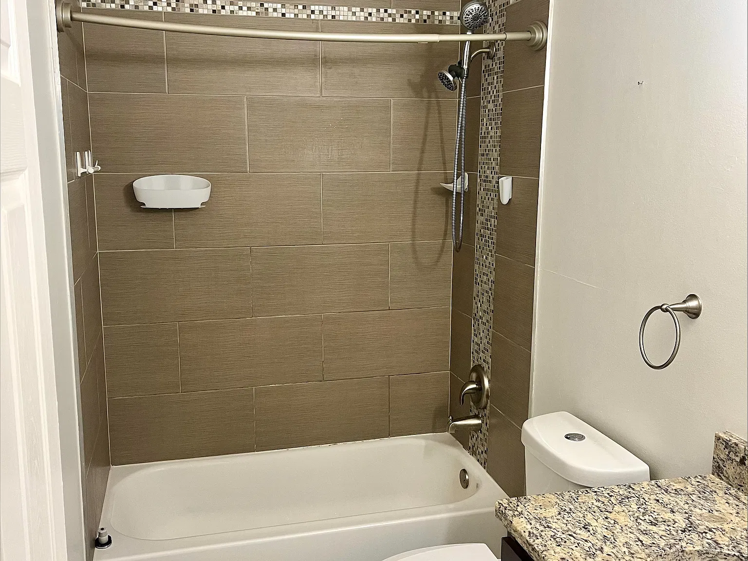 2 bed, 900 sqft, $1,300 — Photo 4