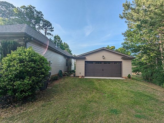 3rd image of 103 Scottlyn Ct