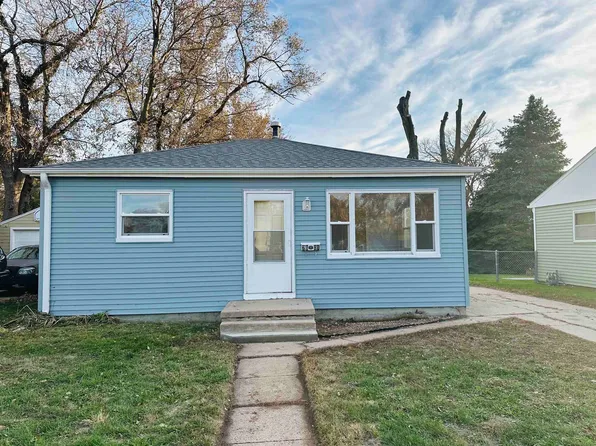 2601 W 7th St, Hastings, NE 68901