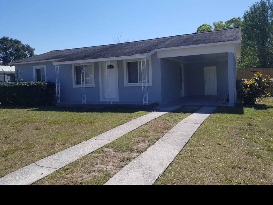 1st image of 2407 22nd Ave W