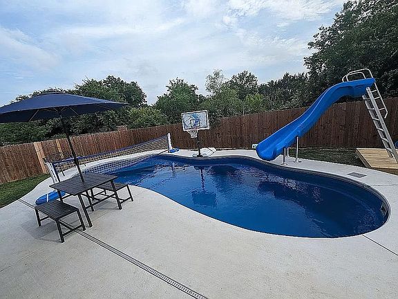 3rd image of 941 Liberty Park Dr