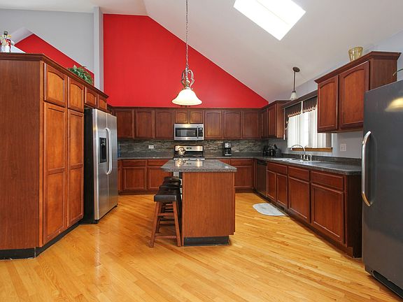 3rd image of 20395 Joy Ln