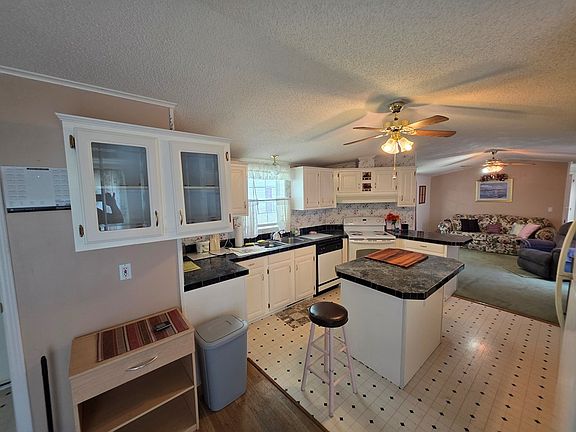 2nd image of 14288 Valley View Cir