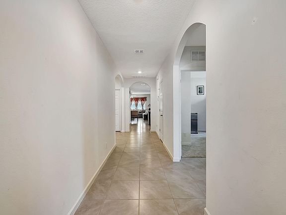 3rd image of 300 SW Kestor Drive