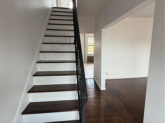 2nd image of 350 Summit Ave