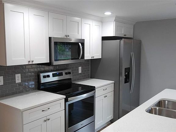 3rd image of 4826 Ron Cir
