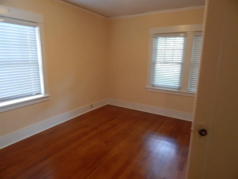 503 E St — Photo 8