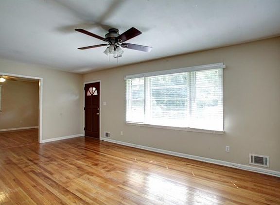 4th image of 650 Fern St SE